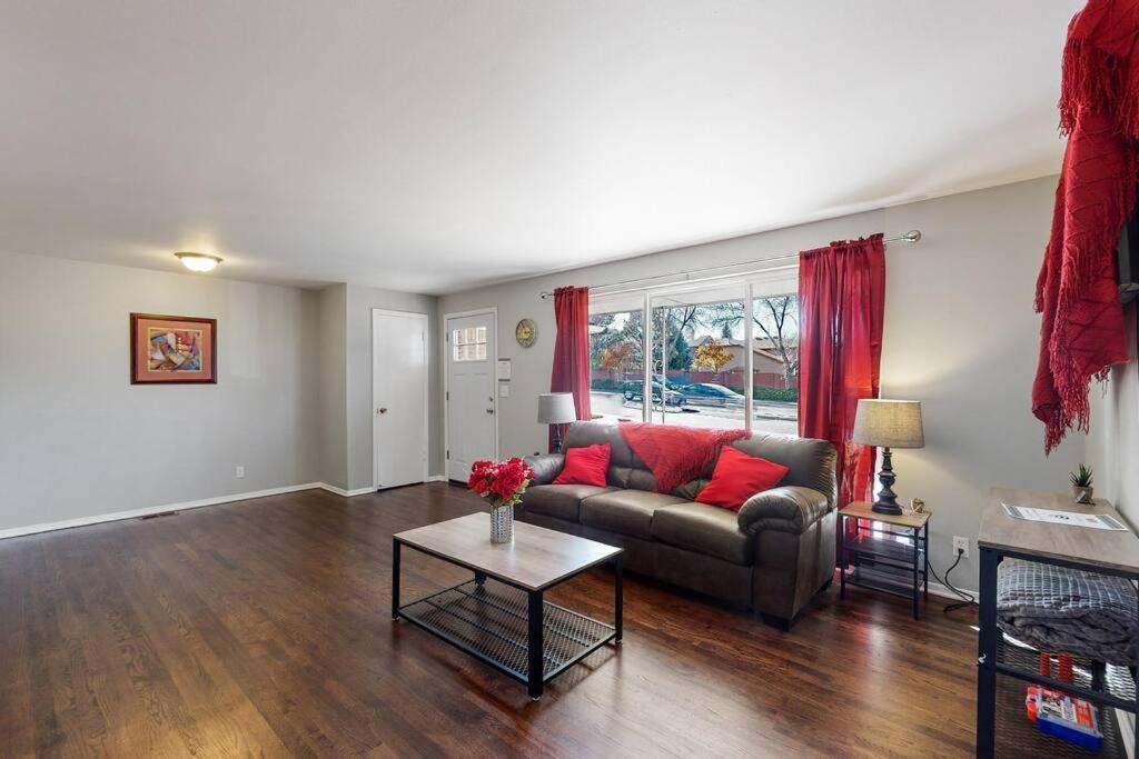 Large Remodeled Home With 5 Bedrooms 4 King Bed Centennial Εξωτερικό φωτογραφία
